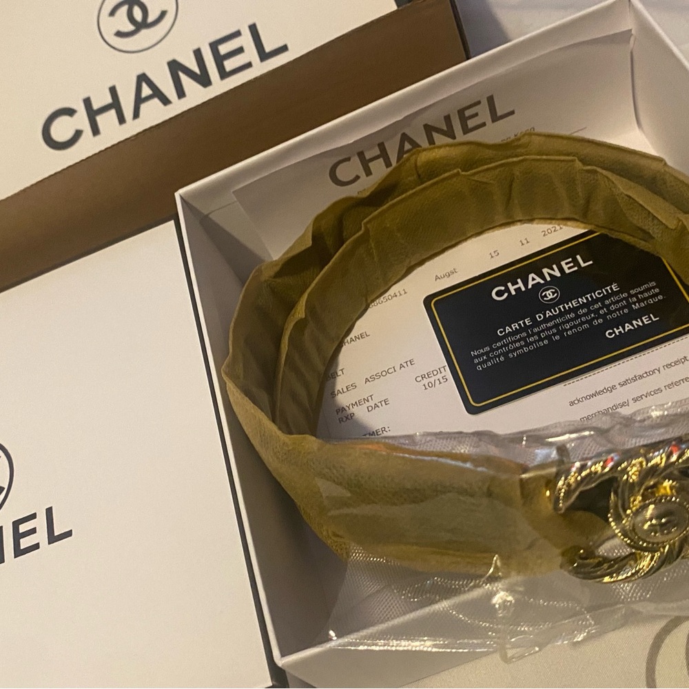CHANEL Black Leather Belt Gold CHANEL Logo Buckle - Picture 12 of 12